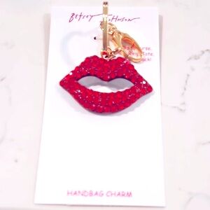 BETSEY JOHNSON LIPS KEYCHAIN